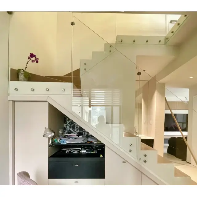 Gebohrtes Glas für Geländer