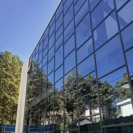 Gerahmte Vorhangfassaden